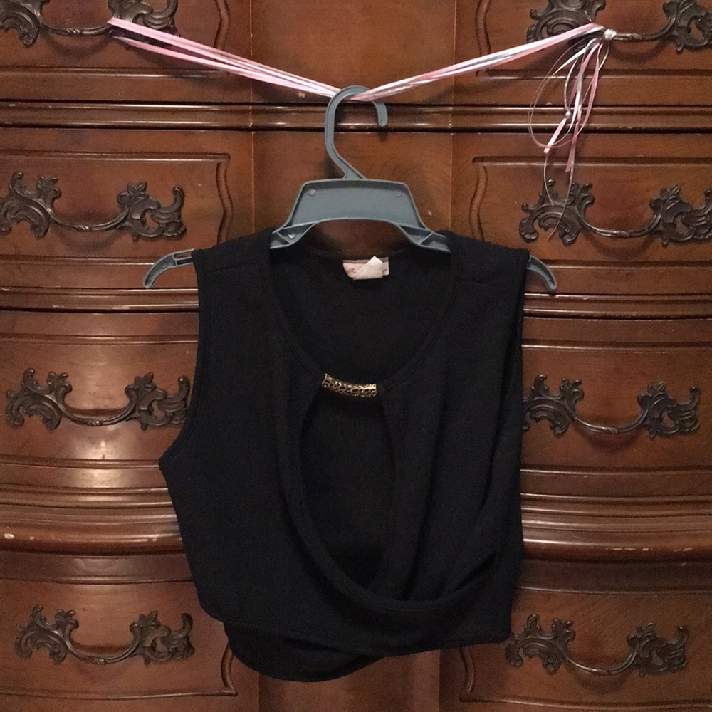 Black Crop Top w Gold perfect for a night out! ✨